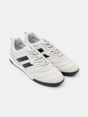 Sinsay - Sneakersy z imitacji zamszu z kontrastowymi paskami - szary