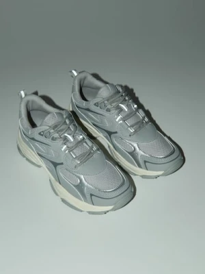 Sinsay - Sneakersy z odblaskowym elementem - szary