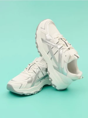 Sinsay - Sneakersy z odblaskowymi elementami - biały