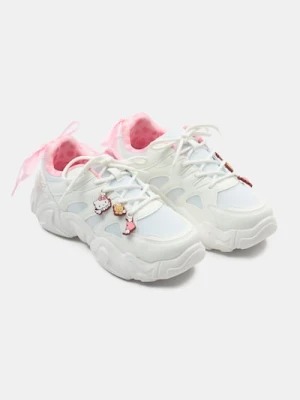 Sinsay - Sneakersy z ozdobnymi zawieszkami Hello Kitty - biały