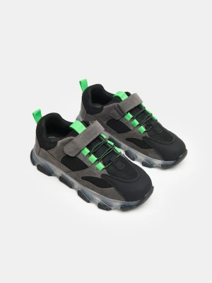 Sinsay - Sneakersy z podświetleniem LED i imitacją zamszu - szary