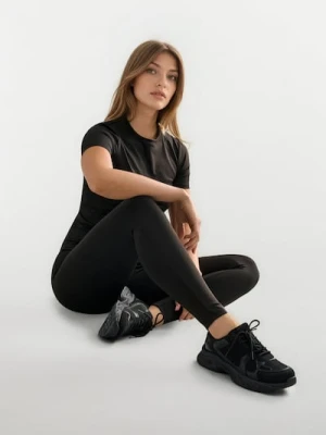 Sinsay - Sneakersy z siateczką i grubą podeszwą - czarny