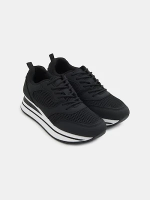 Sinsay - Sneakersy z siateczką na wysokiej podeszwie - czarny