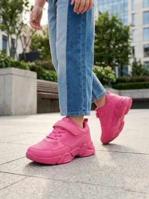 Sinsay - Sneakersy zapinane na rzep i elastycznymi sznurówkami - różowy