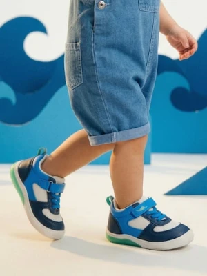 Sinsay - Sneakersy ze świecącą podeszwą LED i skórzaną wkładką - wielobarwny
