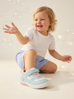 Sinsay - Sneakersy ze świecącą podeszwą LED i skórzaną wkładką - wielobarwny