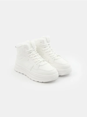 Sinsay - Sneakersy zimowe z futerkiem - biały