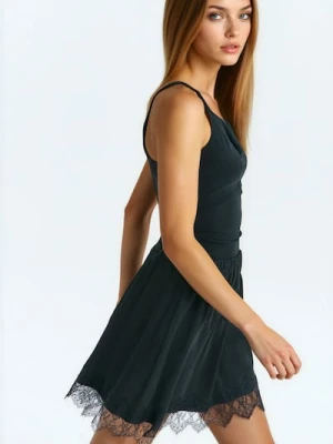 Sinsay - Spódnica mini z koronką i wiskozą - czarny