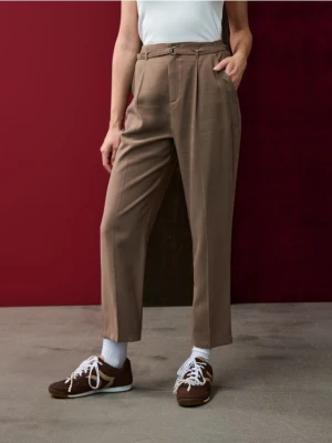 Sinsay - Spodnie carrot - beżowy