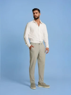 Sinsay - Spodnie chino slim fit w kratę - kremowy