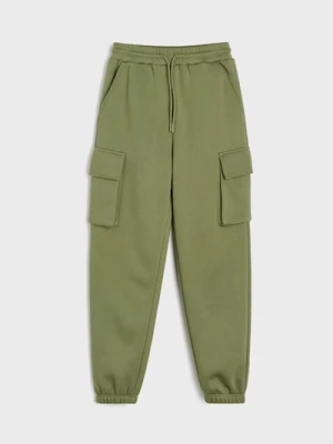 Sinsay - Spodnie dresowe cargo jogger - green spruce