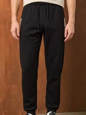 Sinsay - Spodnie dresowe - czarny