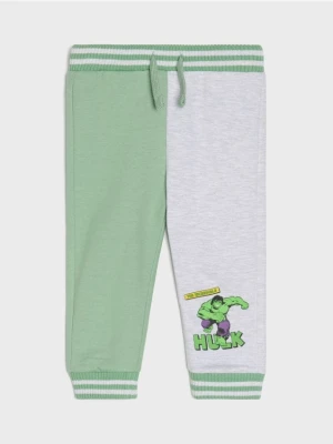 Sinsay - Spodnie dresowe Hulk - green spruce