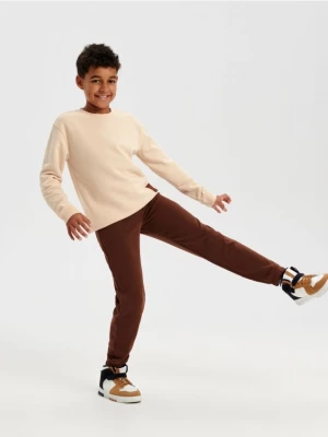 Sinsay - Spodnie dresowe jogger - brązowy