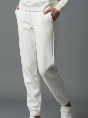 Sinsay - Spodnie dresowe jogger - kremowy