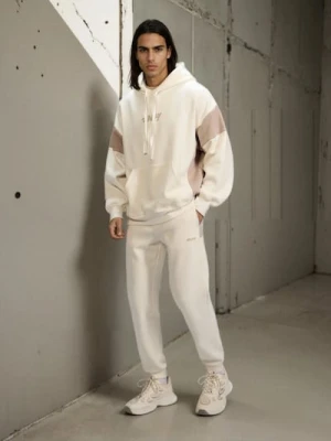 Sinsay - Spodnie dresowe jogger - kremowy