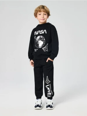 Sinsay - Spodnie dresowe jogger NASA - czarny