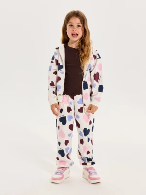 Sinsay - Spodnie dresowe jogger z motywem serc fleece - kremowy