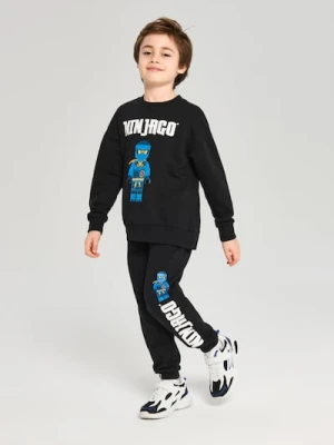 Sinsay - Spodnie dresowe jogger z nadrukiem Lego Ninjago - czarny