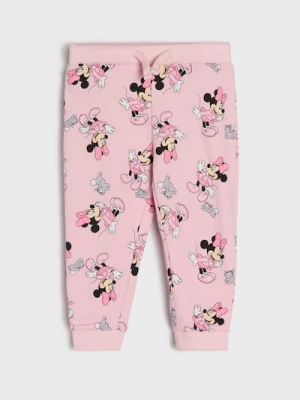 Sinsay - Spodnie dresowe jogger ze wzorem Minnie Mouse - różowy