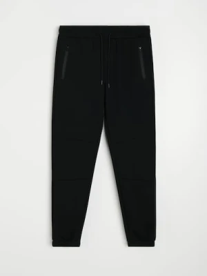 Sinsay - Spodnie dresowe slim fit z domieszką wiskozy - czarny