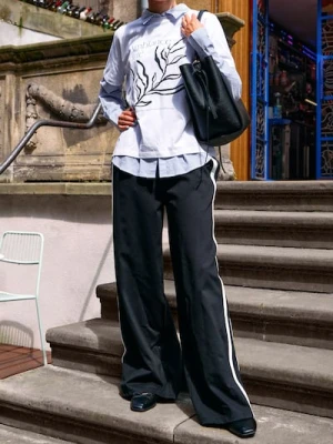 Sinsay - Spodnie dresowe z lampasami - czarny