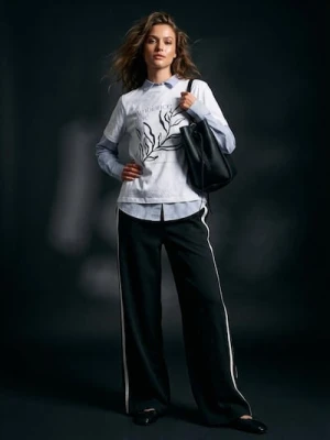 Sinsay - Spodnie dresowe z lampasami - czarny