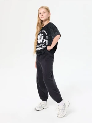 Sinsay - Spodnie dresowe z przeszyciami - szary