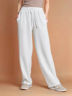 Sinsay - Spodnie dresowe ze ściągaczami - kremowy
