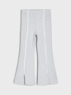 Sinsay - Spodnie flare z ozdobną koronką - szary