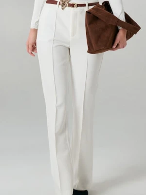 Sinsay - Spodnie flare z paskiem - kremowy