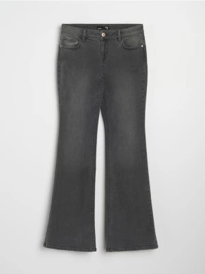 Sinsay - Spodnie jeansowe flare - szary
