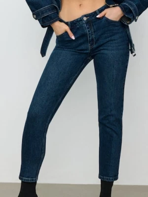 Sinsay - Spodnie jeansowe mom comfort fit - granatowy