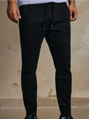 Sinsay - Spodnie jogger - czarny