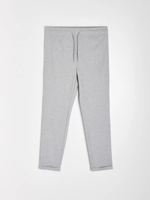 Sinsay - Spodnie jogger slim fit z domieszką wiskozy - szary