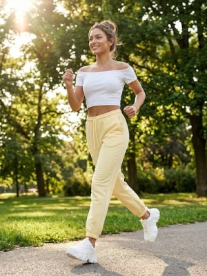 Sinsay - Spodnie jogger z dzianiny terry - żółty