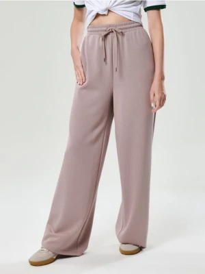 Sinsay - Spodnie soft touch z dodatkiem wiskozy - beżowy