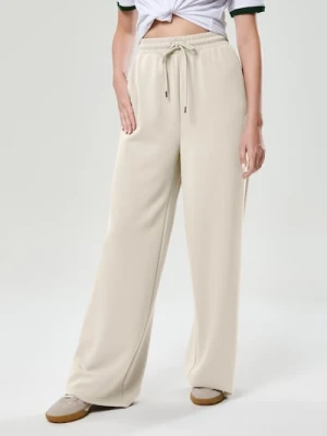 Sinsay - Spodnie soft touch z dodatkiem wiskozy - kremowy