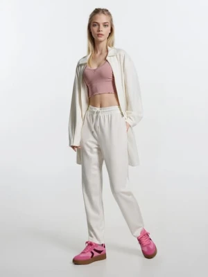 Sinsay - Spodnie soft touch z dodatkiem wiskozy - kremowy