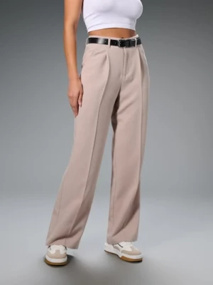 Sinsay - Spodnie straight fit z paskiem - beżowy
