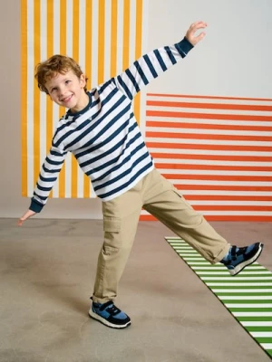 Sinsay - Spodnie straight leg z kieszeniami cargo - beżowy