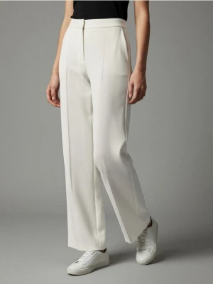 Sinsay - Spodnie wide leg z ozdobnymi przeszyciami - kremowy