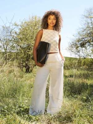 Sinsay - Spodnie wide leg z ozdobnymi przeszyciami - kremowy
