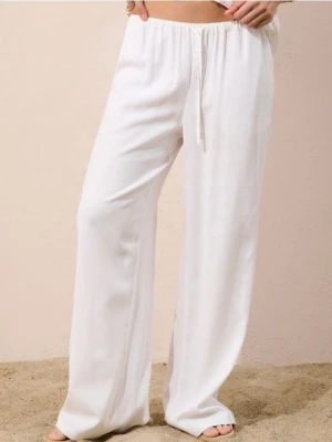 Sinsay - Spodnie wide leg z wiskozą i domieszką lnu - kremowy