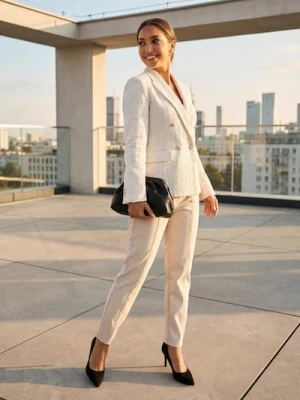 Sinsay - Spodnie z imitacji skóry - kremowy