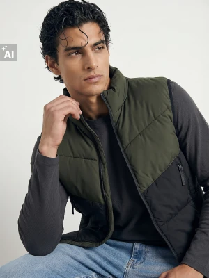 Sinsay - Sportowa woodoodporna kamizelka puffer - khaki