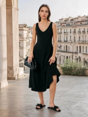 Sinsay - Strukturalna sukienka midi na ramiączkach - czarny