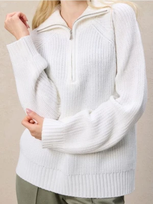 Sinsay - Strukturalny sweter z kołnierzykiem - kremowy