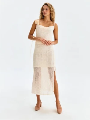 Sinsay - Sukienka midi na ramiączkach z elementem 3D w kształcie róży - kremowy