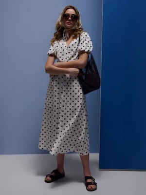 Sinsay - Sukienka midi w grochy z wiskozą i domieszką lnu - wielobarwny
